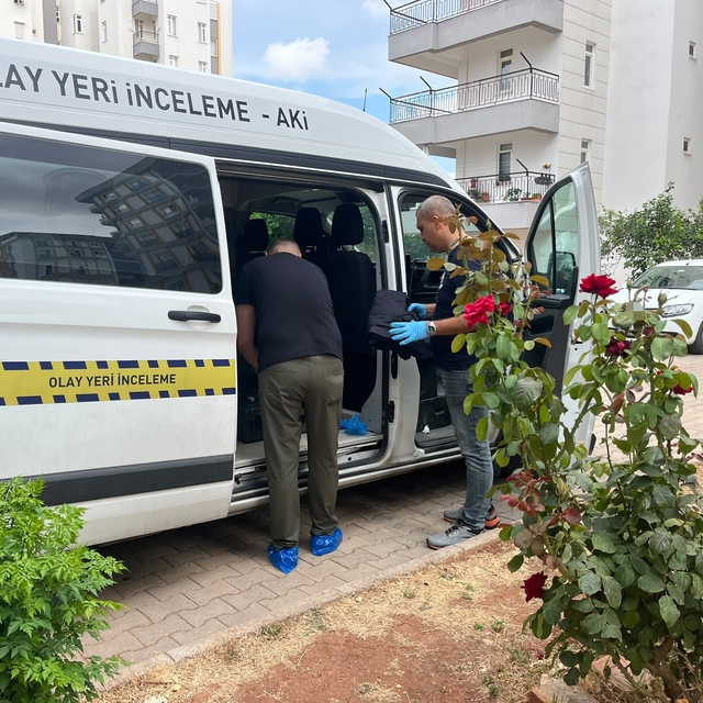 Antalya'da bir kadın evinde ölü bulundu