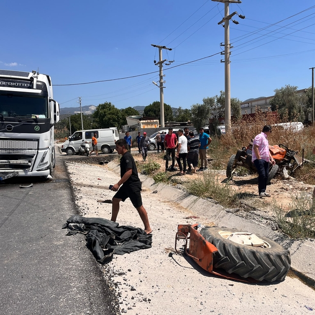 Milas'ta tırla çarpışan traktördeki 2 kişi hastanede hayatını kaybetti