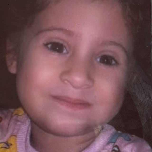 Annesiyle birlikte silahlı saldırıda ölen 4 yaşındaki Öykü Naz toprağa veri...