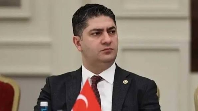Özdemir'den çarpıcı FETÖ açıklaması: "FETÖ için Kayseri önemli bir merkez"
MHP Genel Başkan Yardımcısı İsmail Özdemir:
"Bugün itibar edilen çok sayıdaki ismin aslında ve gerçekte vatana nasıl ihanet ettiği görülecektir"