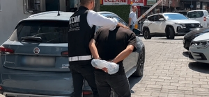 İzmir'de oto galeriyi kurşunlayan 2 şüpheli tutuklandı