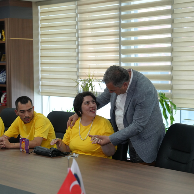 Çubuk Belediye Başkanı Demirbaş'a engelliler ile ailelerinden ziyaret