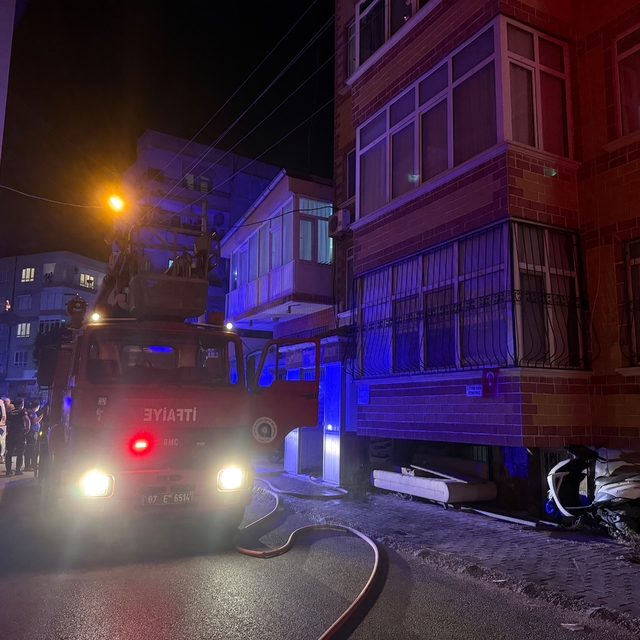 Alanya'da apartman dairesinde çıkan yangın söndürüldü