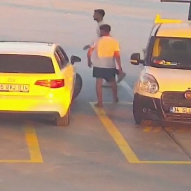 Kuşadası'nda yol verme tartışması, akaryakıt istasyonunda kavgaya dönüştü:...