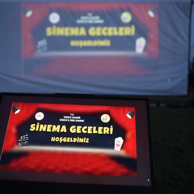 'Köyümde açık hava sinema gösterimi' Arabacı Köyü'nde devam edecek