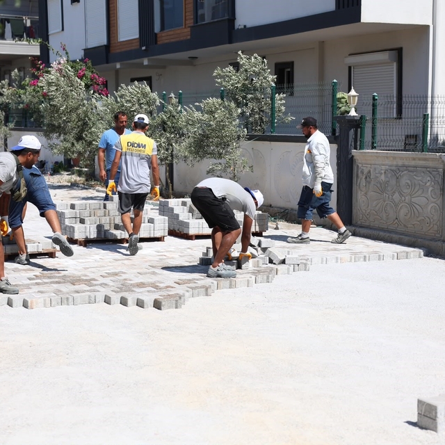 Didim'de yol çalışmaları devam ediyor