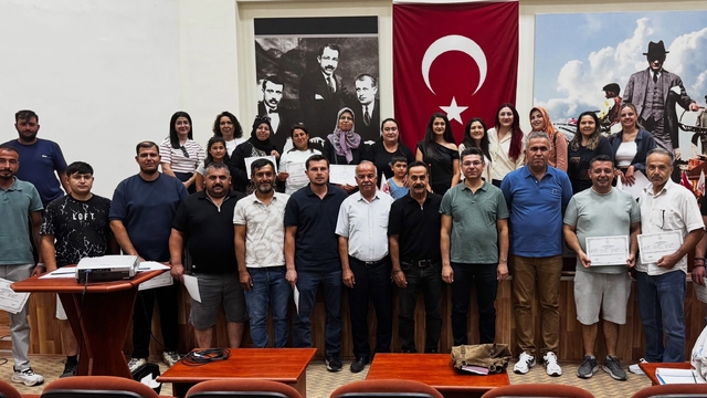 Efeler'de kursiyerler sertifikalarını aldı