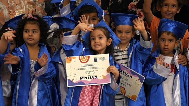 Anne Baba Çocuk Merkezi'ndeki minikler mezun oldu