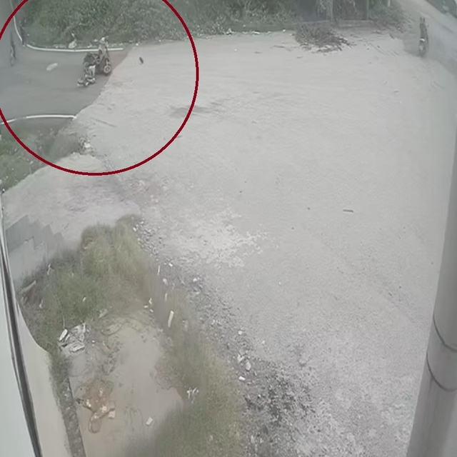 Motosiklet ve bisikletli çocuğun çarpıştığı anlar kamerada