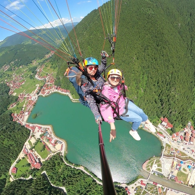 Trabzon'da Uzungöl semalarında yamaç paraşütü heyecanı