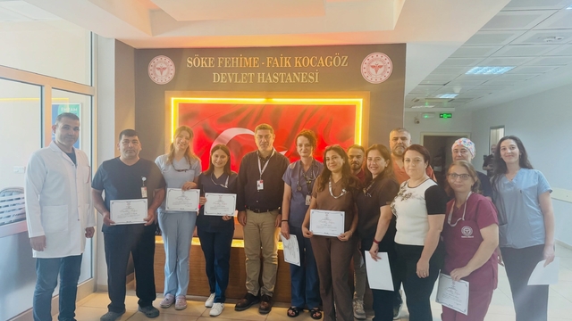 Hayata umut olan sağlık çalışanları onurlandırıldı