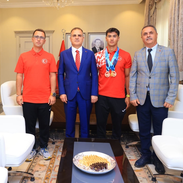 Vali Akbıyık Dünya şampiyonunu ağırladı