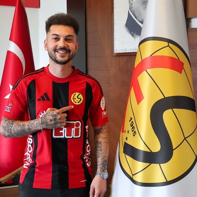 Eskişehirspor'dan 2 yeni transfer
Eskişehirspor'dan çiftte imza