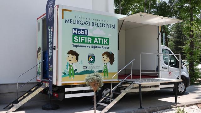 Melikgazi Belediyesi'nin sıfır atık başarısına teşekkür plaketi