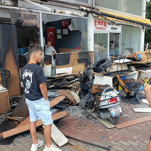 Uyurken camın patlama sesine uyandı, ihbarla iş yerini küle dönmekten kurta...