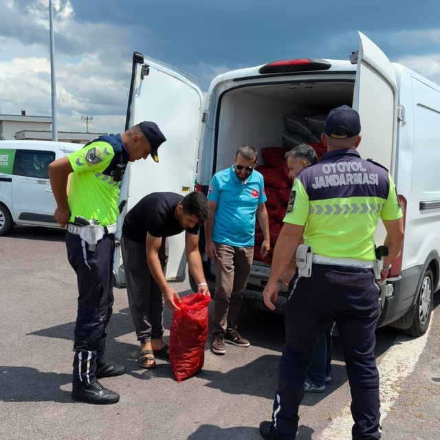 Yalova'da 3 ton kaçak midye ele geçirildi