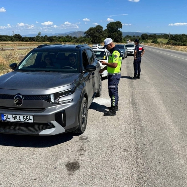 Çanakkale'de jandarma ekiplerince trafik denetimi