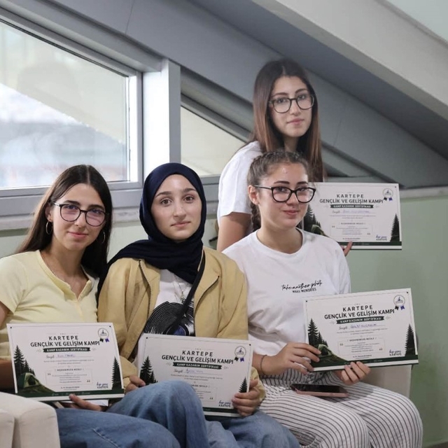 Gençler 4 günlük kampta esnaflığı ve sosyal sorumluluğu deneyimledi