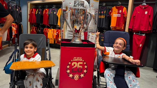 Galatasaray'ın şampiyonluk kupası Mardian Mall'da taraftarlarla buluştu