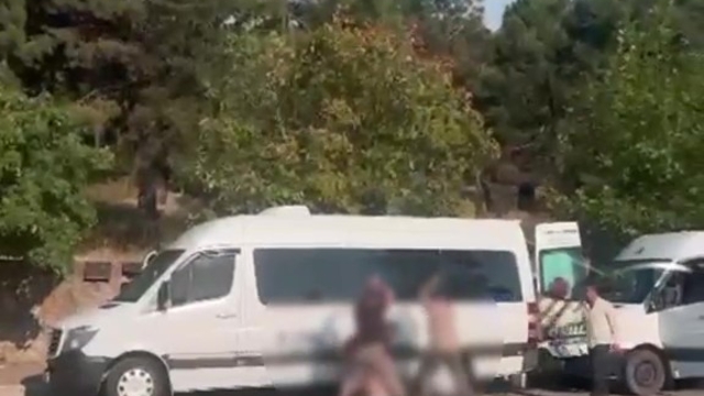 Cadde ortasında dehşet anları: Demir sopalarla darp ettiler
4 saldırganın tek kişiye demir sopalı saldırısı kamerada