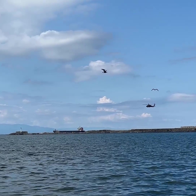 Savaş helikopterlerinin eğitim uçuşu Ereğli'de heyecan yaşattı