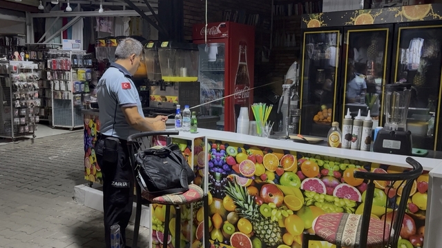Kuşadası Belediyesi'nden Güzelçamlı Sahil Pazarı'nda denetim ve yer tahsis çalışması