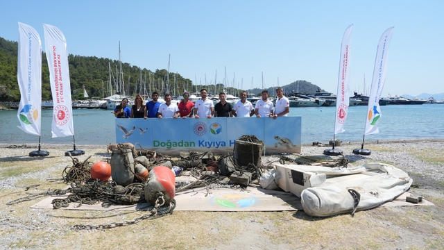 Göcek Halk Plajı'nda deniz dibi temizliği tamamlandı