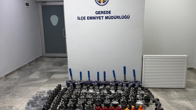 Çaldığı 2,5 milyon liralık inşaat malzemelerini satarken yakalandı