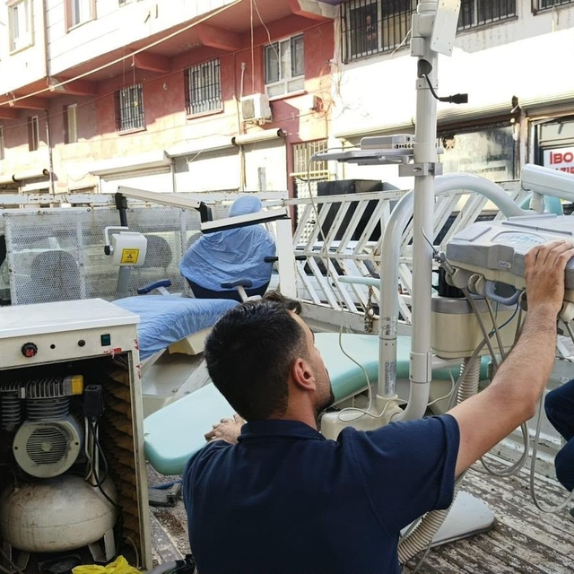 Ruhsatsız 2 diş merkezi mühürlendi
