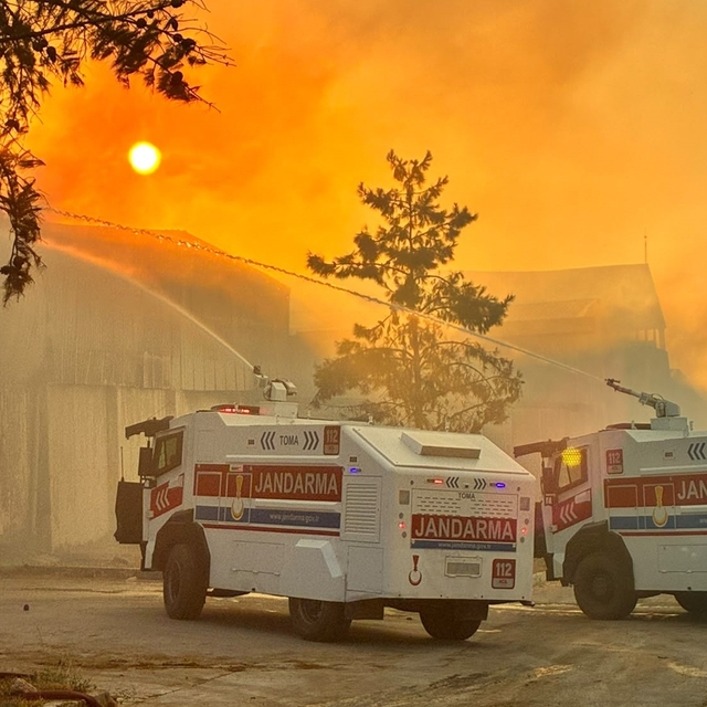 Depoyu saran yangına TOMA'larla müdahale