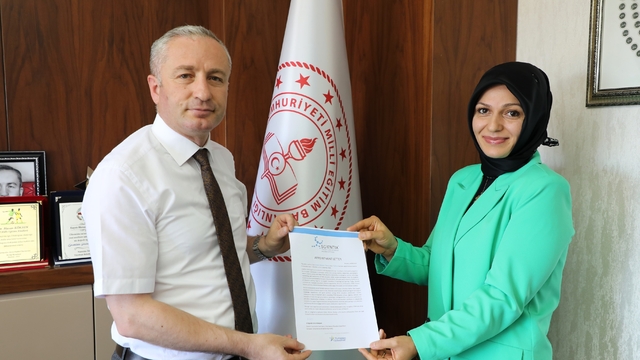 Ağrı Milli Eğitim Müdürü Kökrek, Scientix Elçisi Özmüş'ü tebrik etti