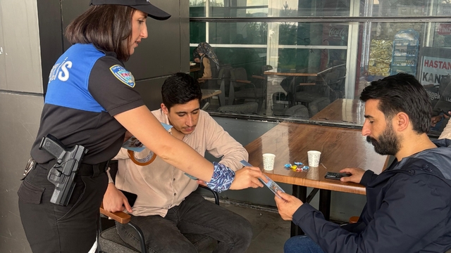 Ağrı'da sağlık çalışanları ve vatandaşlara Hayat 112 uygulaması tanıtıldı
