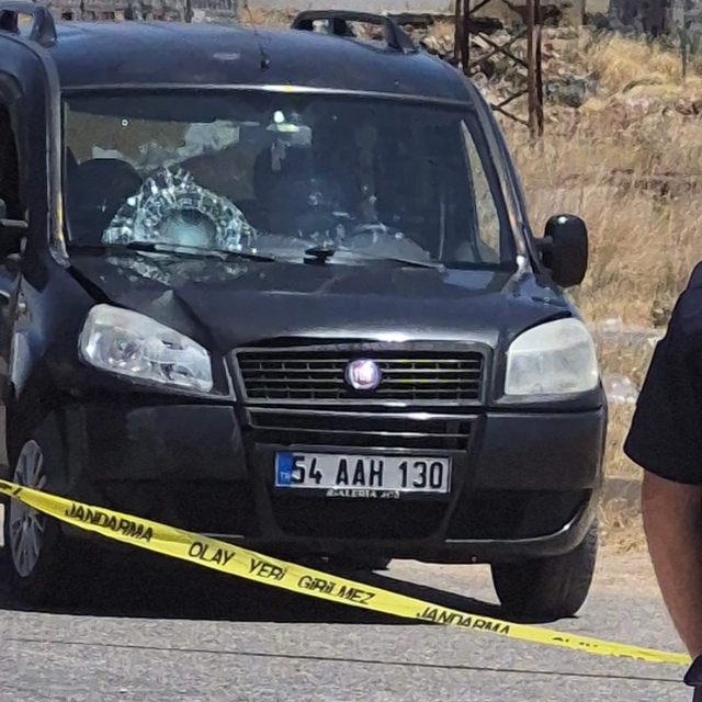 Hafif ticari araç yayaya çarptı: 1 ağır yaralı