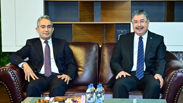 Eskişehir Valisi Dr. Erdinç Yılmaz, görevine yeni atanan Başsavcı Ferhat Deniz'i ziyaret etti