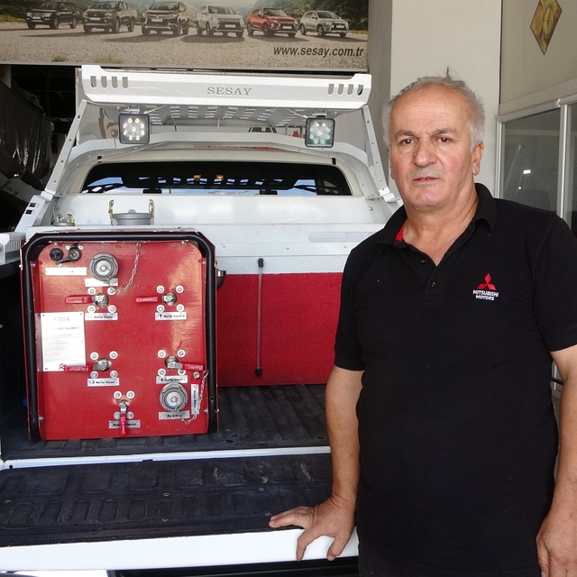 Büyük yangından etkilenen oto tamircisi orman yangınlarına hızlı müdahale a...