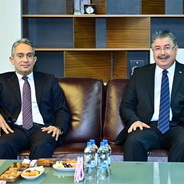 Eskişehir Valisi Dr. Erdinç Yılmaz, görevine yeni atanan Başsavcı Ferhat De...