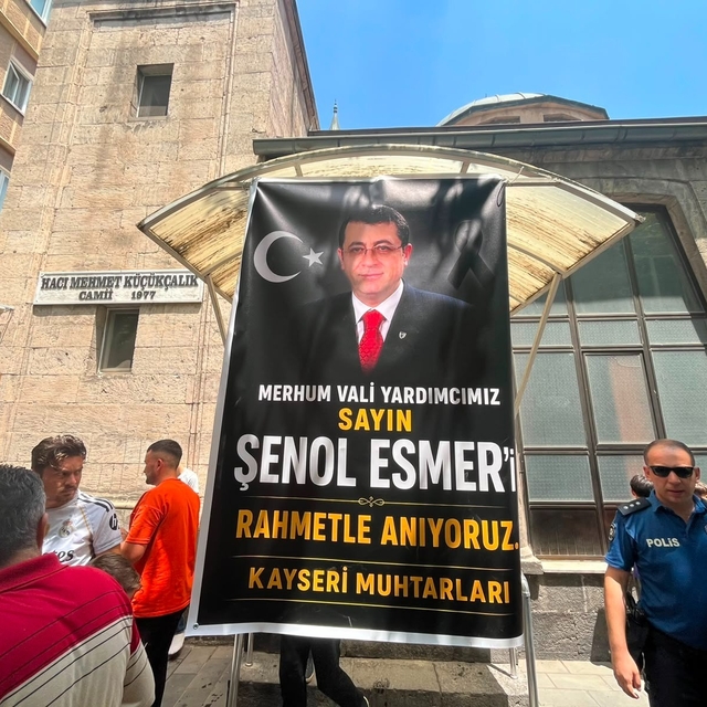 Muhtarlardan merhum vali yardımcısına vefa