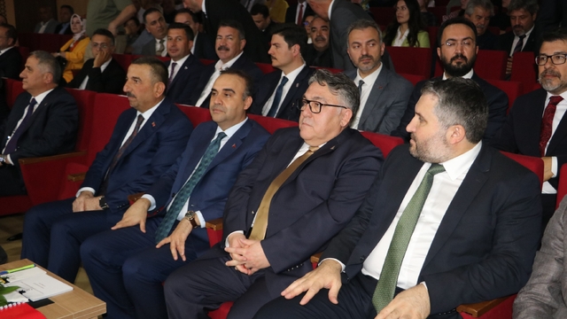 Bakan Kacır: "NATO Zirvesi'nde Türkiye'nin gücü bir kez daha görüldü"