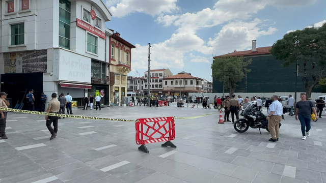 Tartıştığı kuyumcuyu göğsünden vurarak ağır yaraladı