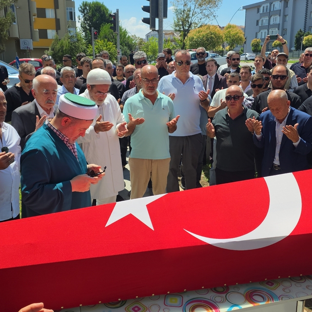 Eski milletvekili Mehmet Cemal Öztaylan toprağa verildi
Mehmet Cemal Öztayl...