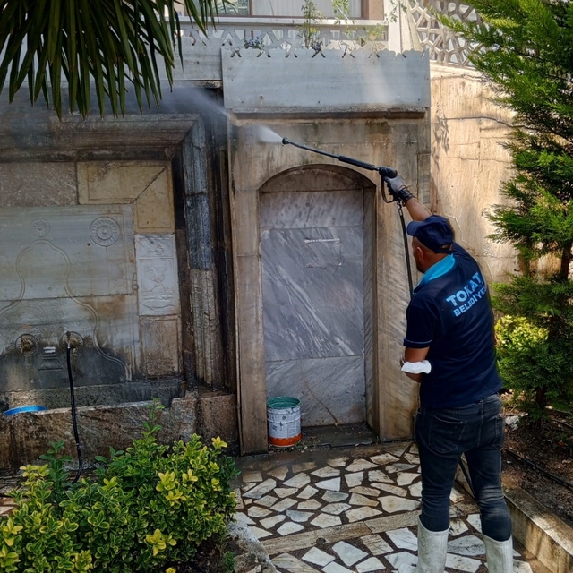 Niksar'daki tarihi alanlar Tokat Belediyesinin desteğiyle temizlendi
