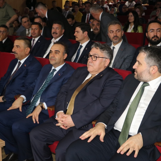 Bakan Kacır: "NATO Zirvesi'nde Türkiye'nin gücü bir kez daha görüldü"