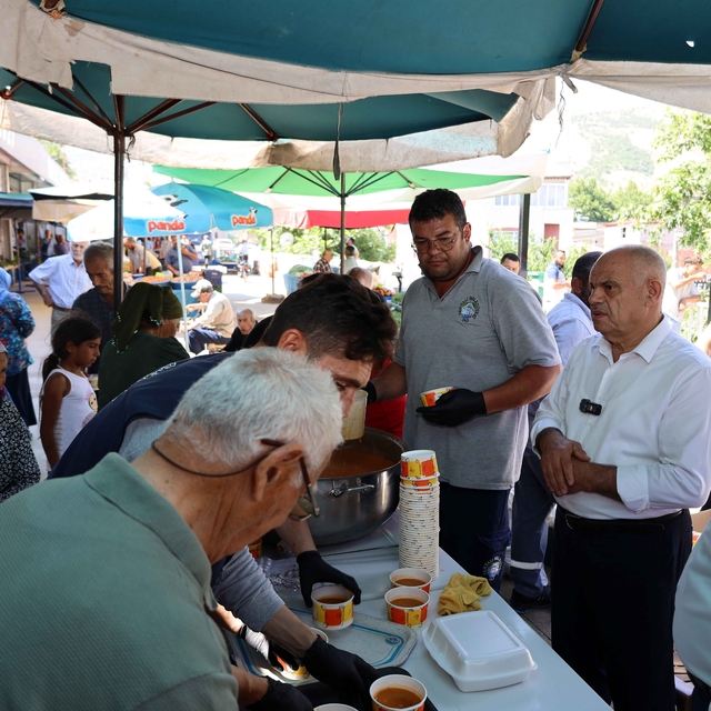 Başkan Öztürk kapalı pazar yerinde esnaf ve vatandaşlarla buluştu