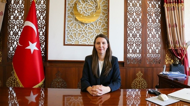 Gürpınar'ın ilk kadın kaymakamı göreve başladı