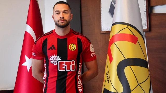 Eskişehirspor'da çifte transfer: Hem iç hem dış transferde imzalar atıldı