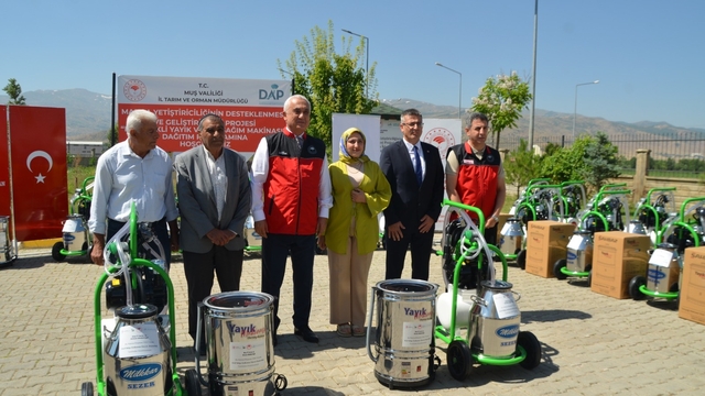 Muş'ta manda yetiştiricilerine süt sağım ve elektrikli yayık makinesi desteği
