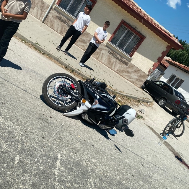 Panelvan araç ile motosiklet çarpıştı: 1 yaralı
Sokak kesişiminde meydana g...