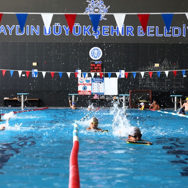 Aydın Büyükşehir'in yaz dönemi yüzme kurslarına yoğun ilgi