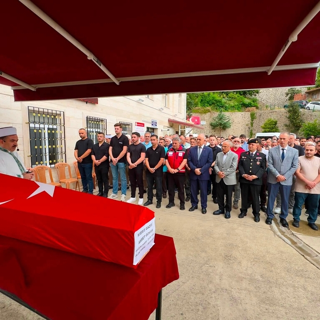 Kalp krizi sonucu hayatını kaybeden Kıbrıs gazisi son yolculuğuna uğurlandı