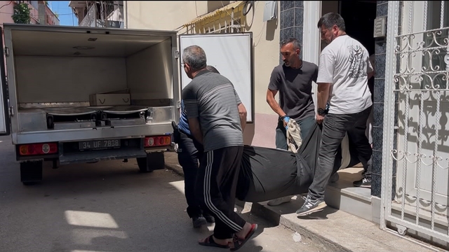 Talihsiz adam merdivenlerde can verdi... Acılı annenin feryadı yürekleri dağladı